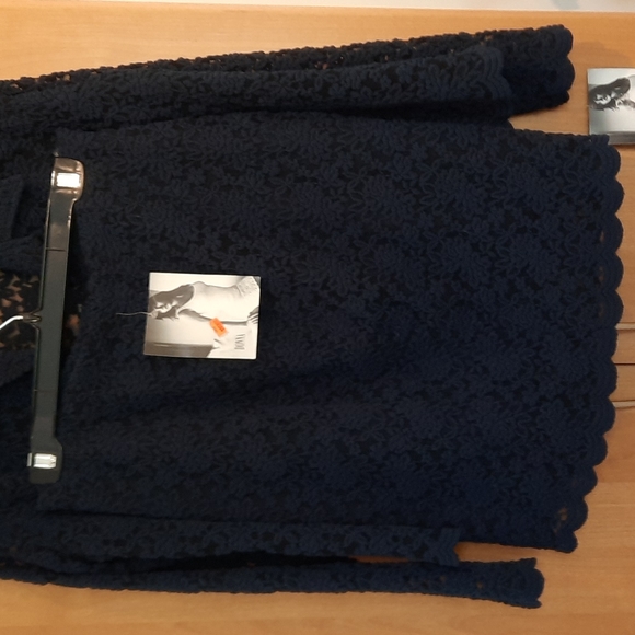 DONNA Suit/top& skirt - Picture 4 of 10